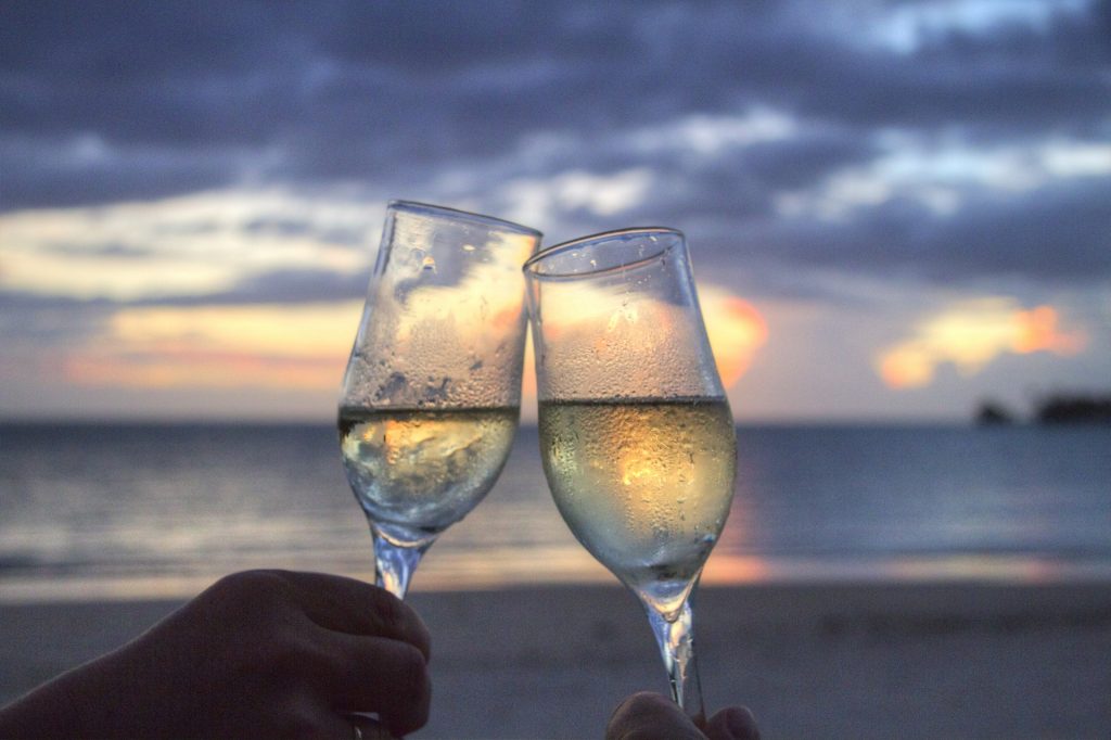 6 Tips for Delivering a Memorable Wedding Toast
