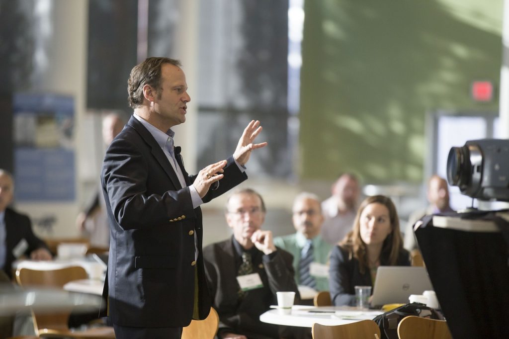 How to Book a Last-Minute Keynote Speaker
