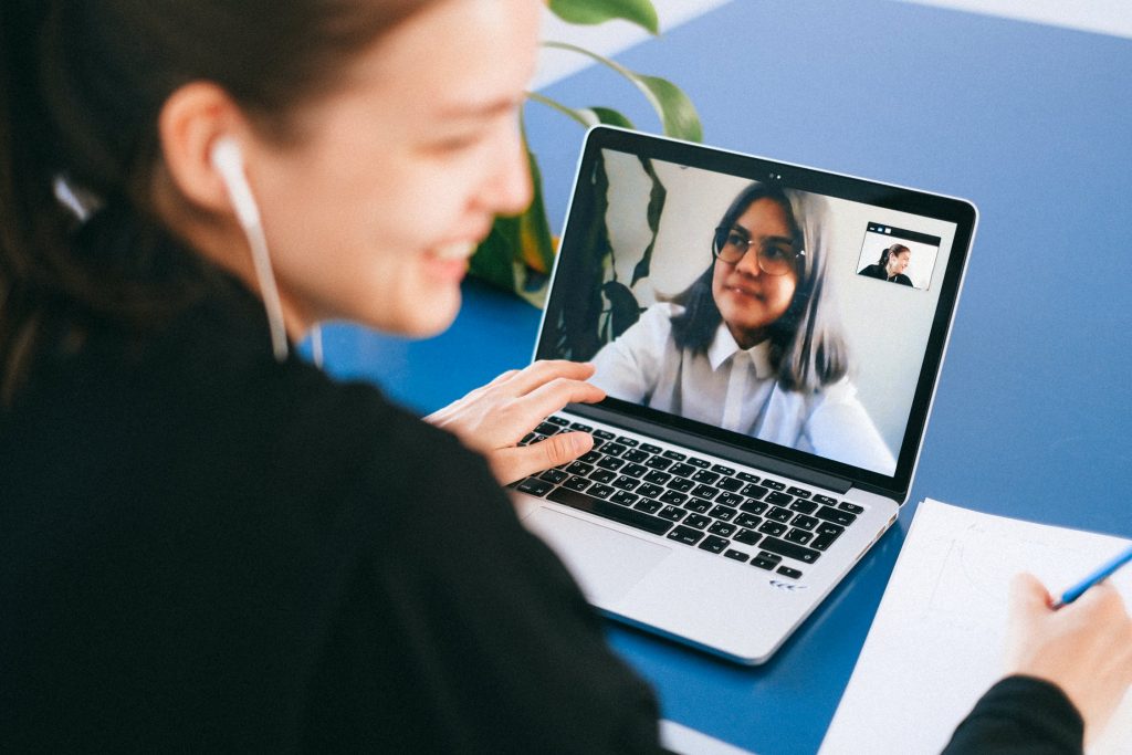 Top 10 Virtual Business Keynote Speakers You Should Book Now