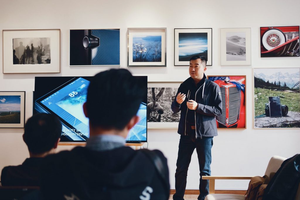 Thinking of Becoming a Motivational Speaker? Here’s How Five Motivational Keynote Speakers Reached The Top