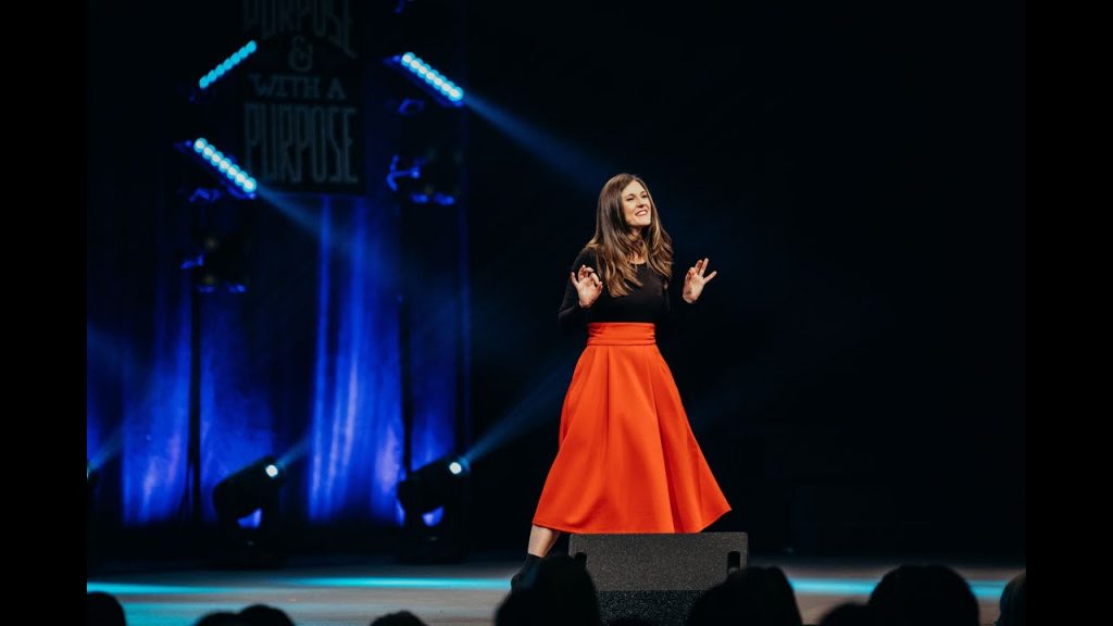 Humanize to Monetize – Amy Jo Martin (Speaking Clip)