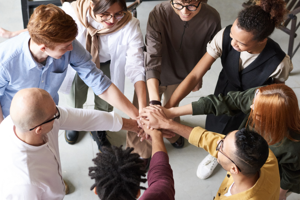 10 Keynote Speakers That Will Help You Build a Stronger Team