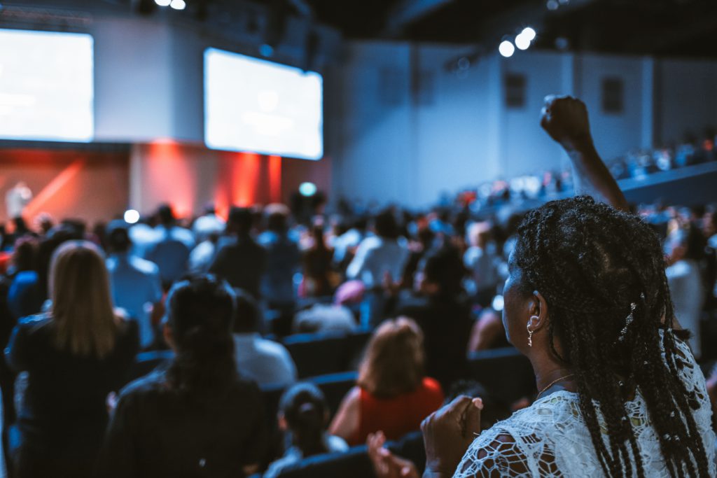 10 Entertainment Keynote Speakers to Up the Mood at Your Conference