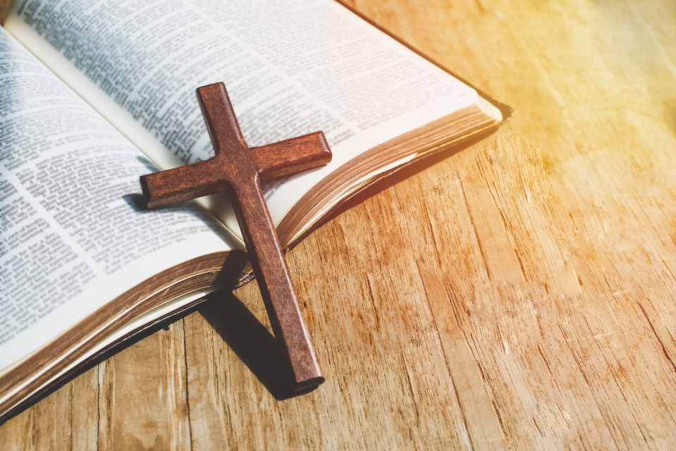 Well-Known Christian Keynote Speakers Who Bring a Sense of Community